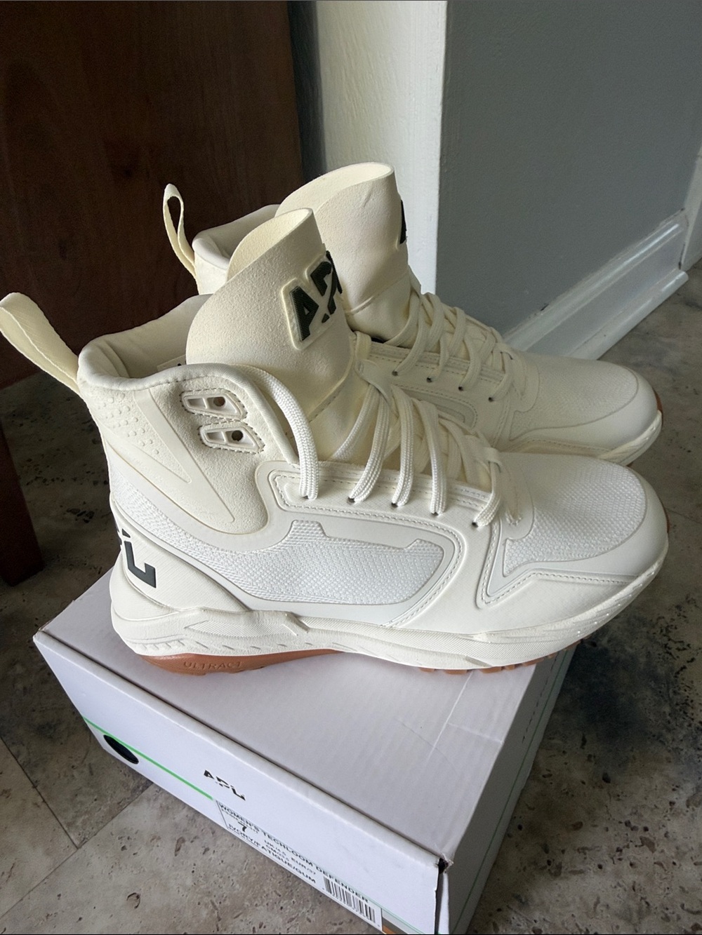 APL techloom defender Ivory High-Top Athletic‎ Sneakers women’s 7